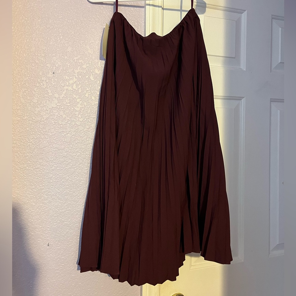 Uniqlo Women’s High Waist Crepe Pleated Skirt